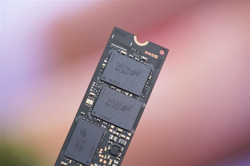 英睿达T710 2TB SSD评测：新一代性能旗舰 14.5G/s仅有57度