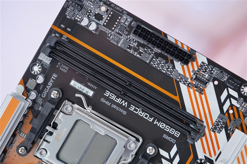 千元大厂主板！技嘉战鹰B850M FORCE WIFI6E评测：一键降低9ns内存延迟