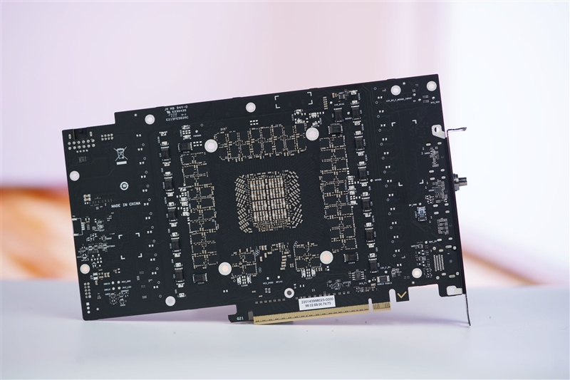 性价比甚至更强！七彩虹iGame RTX 5090 D v2 Vulcan OC 24GB首发评测：领先5080 50%