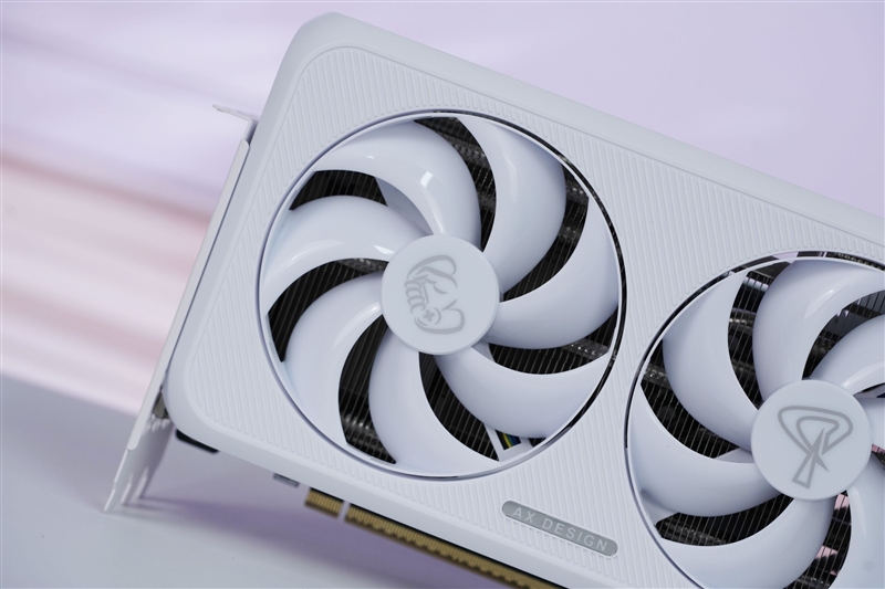 电竞叛客RTX 5070 Ti MAX显卡评测：300W性能释放畅玩4K 隐藏电源线设计海景房绝配