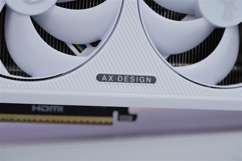 电竞叛客RTX 5070 Ti MAX显卡评测：300W性能释放畅玩4K 隐藏电源线设计海景房绝配