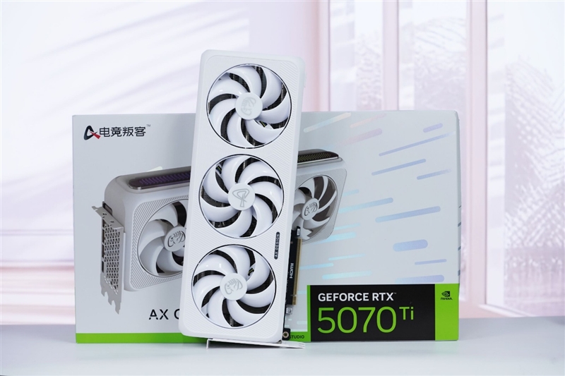 电竞叛客RTX 5070 Ti MAX显卡评测：300W性能释放畅玩4K 隐藏电源线设计海景房绝配