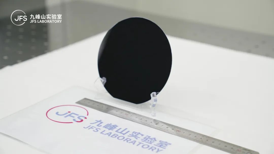有望推动国产光芯片成本大降，我国成功开发 6 英寸 InP 激光器与探测器外延工艺