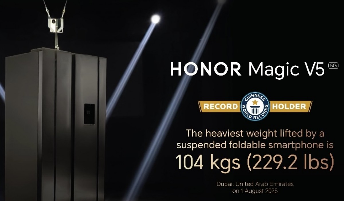 吊起 104 千克重物：荣耀 Magic V5 成全球“悬挂承重最大的折叠手机”