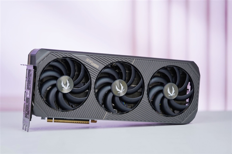 索泰RTX 5090 D v2 24GB SOLID OC显卡评测：性能依旧最强没有对手 顶级玩家的最佳选择