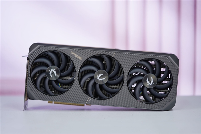索泰RTX 5090 D v2 24GB SOLID OC显卡评测：性能依旧最强没有对手 顶级玩家的最佳选择