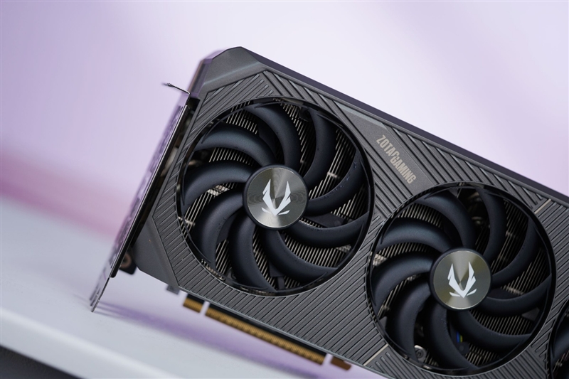 索泰RTX 5090 D v2 24GB SOLID OC显卡评测：性能依旧最强没有对手 顶级玩家的最佳选择