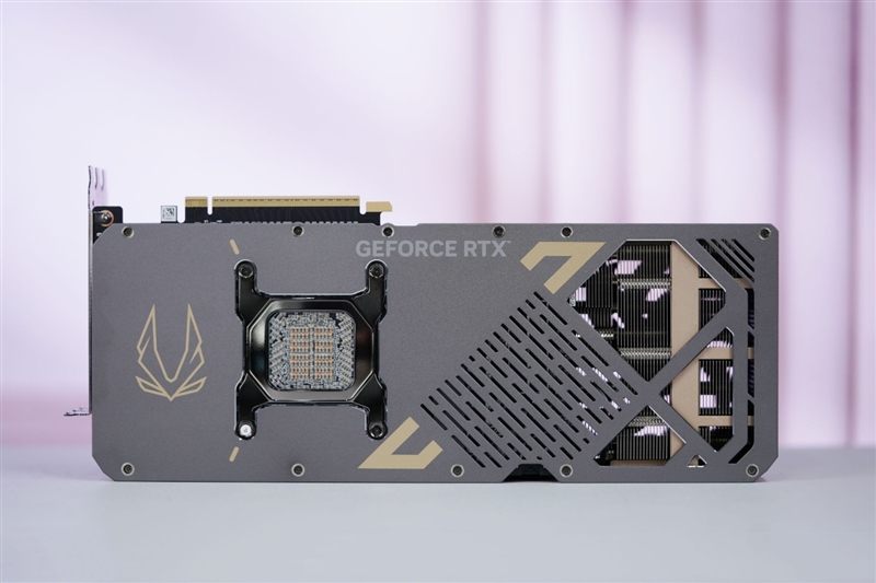 索泰RTX 5090 D v2 24GB SOLID OC显卡评测：性能依旧最强没有对手 顶级玩家的最佳选择