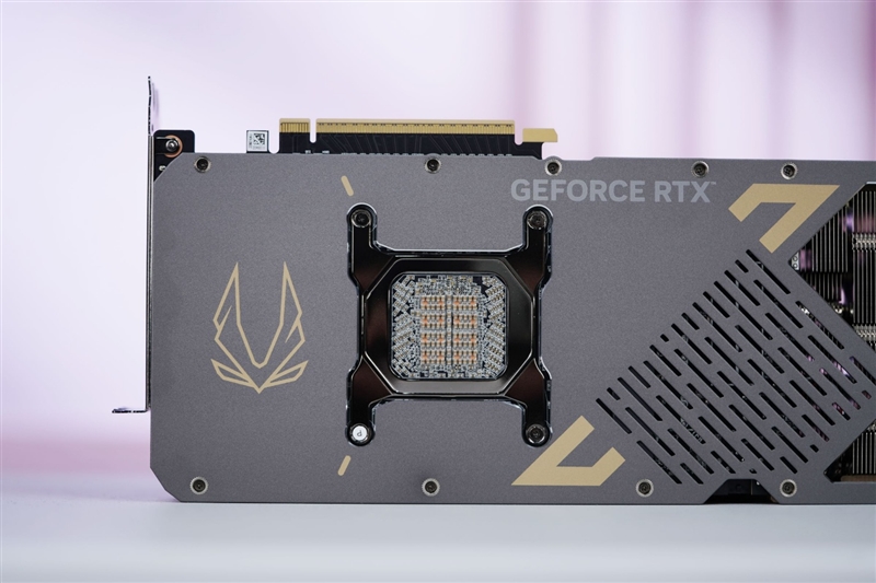 索泰RTX 5090 D v2 24GB SOLID OC显卡评测：性能依旧最强没有对手 顶级玩家的最佳选择