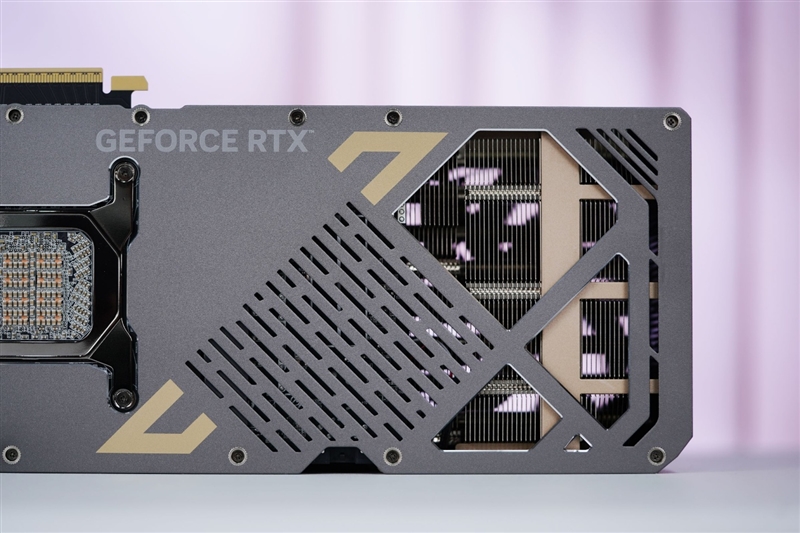 索泰RTX 5090 D v2 24GB SOLID OC显卡评测：性能依旧最强没有对手 顶级玩家的最佳选择