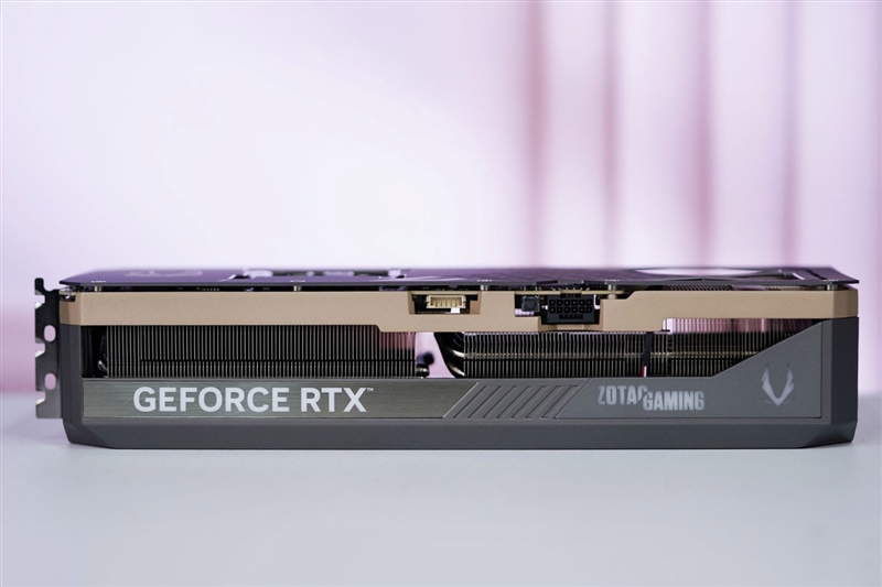 索泰RTX 5090 D v2 24GB SOLID OC显卡评测：性能依旧最强没有对手 顶级玩家的最佳选择