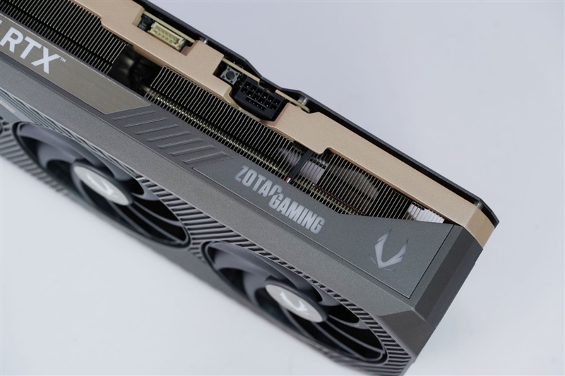 索泰RTX 5090 D v2 24GB SOLID OC显卡评测：性能依旧最强没有对手 顶级玩家的最佳选择