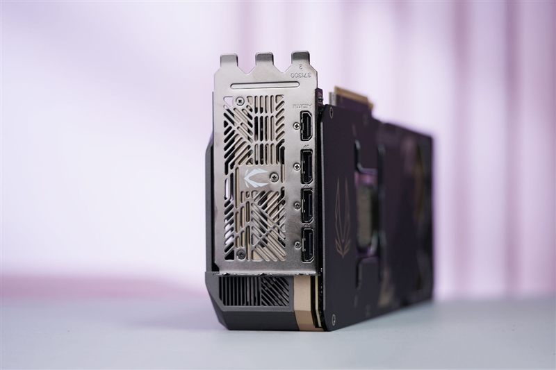 索泰RTX 5090 D v2 24GB SOLID OC显卡评测：性能依旧最强没有对手 顶级玩家的最佳选择