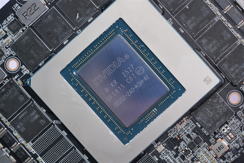 索泰RTX 5090 D v2 24GB SOLID OC显卡评测：性能依旧最强没有对手 顶级玩家的最佳选择