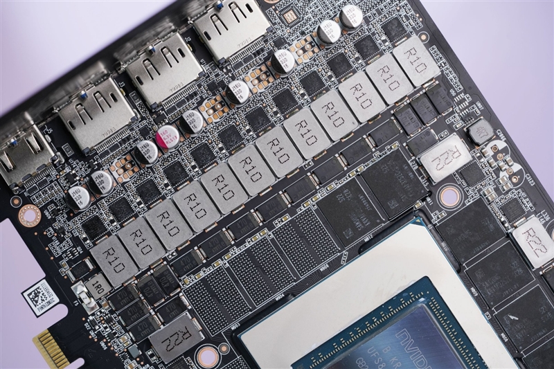 索泰RTX 5090 D v2 24GB SOLID OC显卡评测：性能依旧最强没有对手 顶级玩家的最佳选择