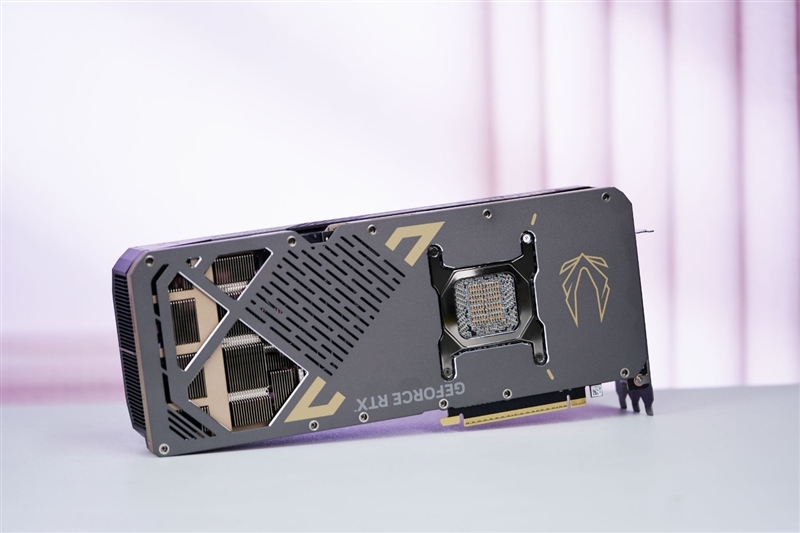 索泰RTX 5090 D v2 24GB SOLID OC显卡评测：性能依旧最强没有对手 顶级玩家的最佳选择