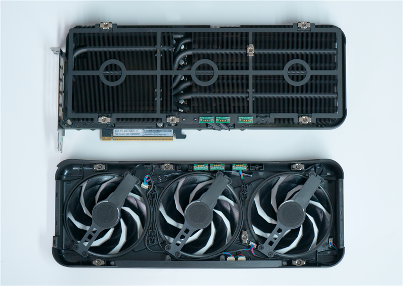 竟比公版强了6%！影驰RTX 5080星曜NOX OC评测：能自由更换上盖与背板