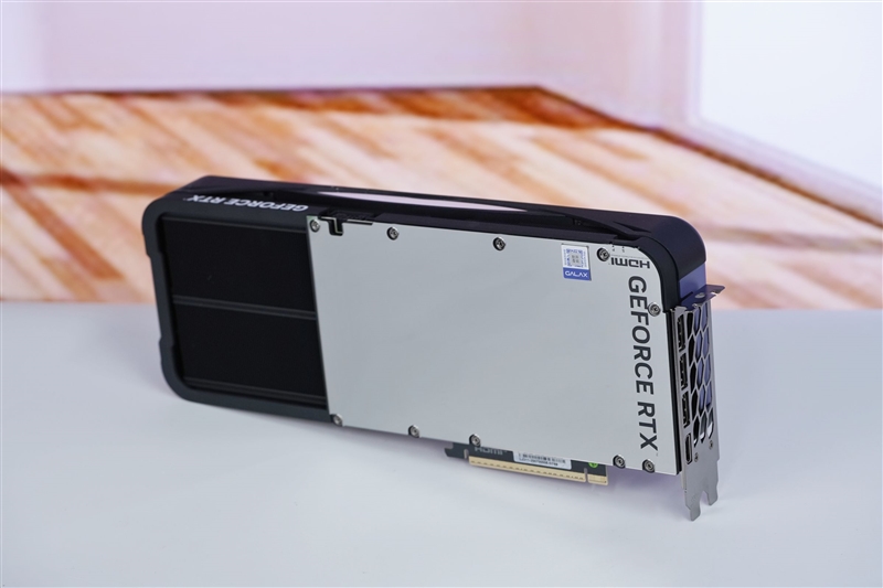 竟比公版强了6%！影驰RTX 5080星曜NOX OC评测：能自由更换上盖与背板