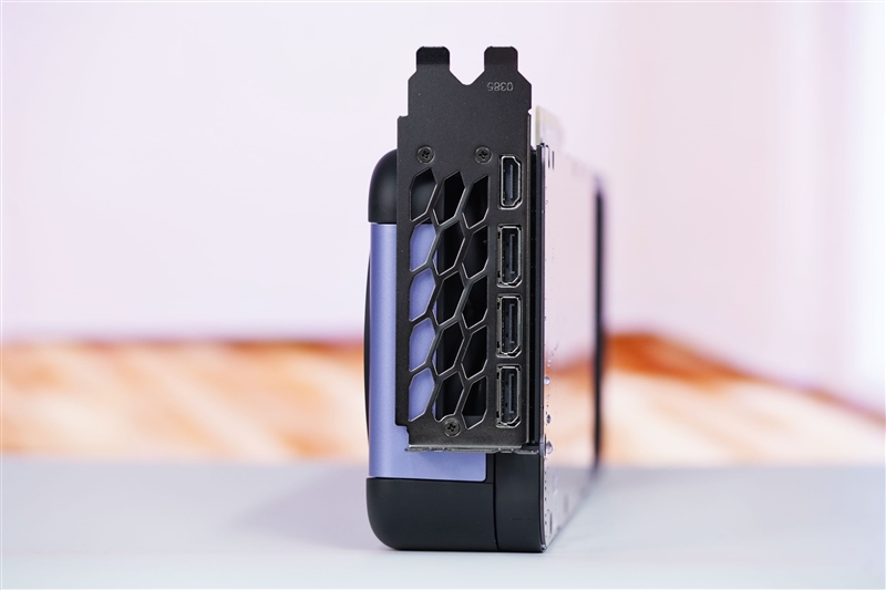 竟比公版强了6%！影驰RTX 5080星曜NOX OC评测：能自由更换上盖与背板