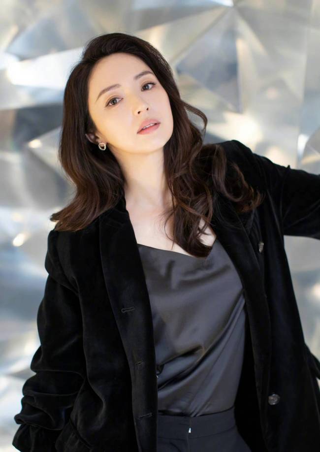 董璇自曝和张维伊没有领证 称选择了就坚持是对的