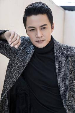 郑国霖回应因缺钱去景区打工：小演员要生活养家