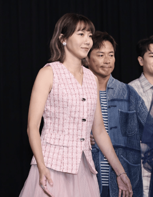 大牙官宣离婚后首露面 称与前夫还是朋友关系