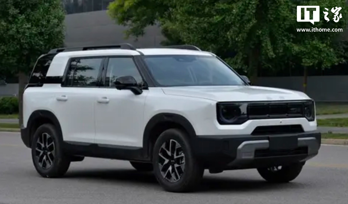 北京越野 BJ30 旅行家紧凑型 SUV 将于 8 月 29 日成都车展首发亮相，在售车型 9.99 万元起