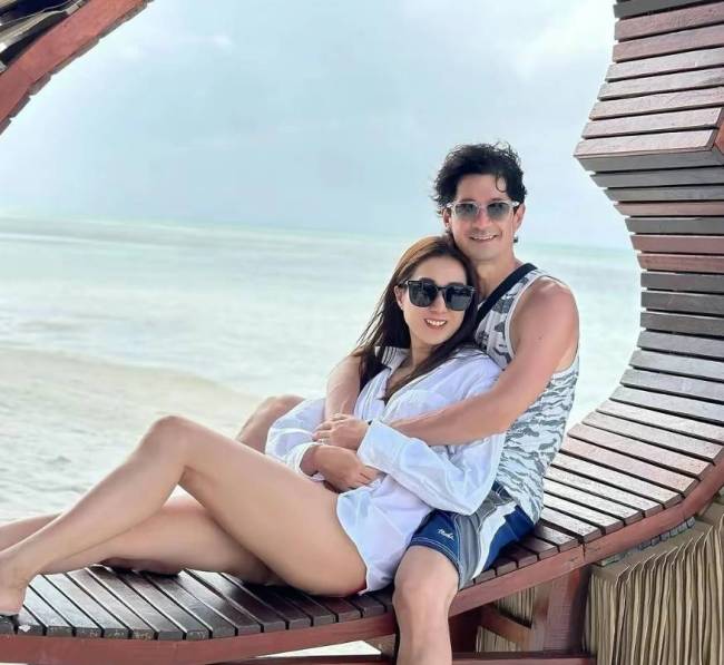 钟嘉欣自曝主动追求大13岁老公！经常给对方打电话