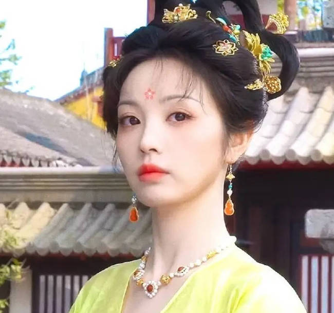 许荔莎说田曦薇很漂亮 称自己对不起《子夜归》