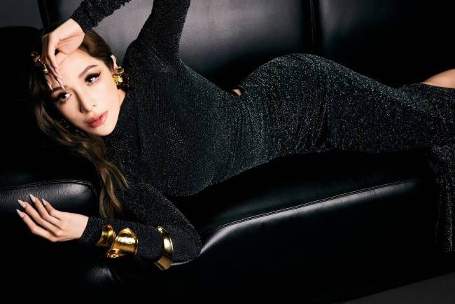 萧亚轩黑色长裙冷艳御姐范十足 前凸后翘曲线曼妙