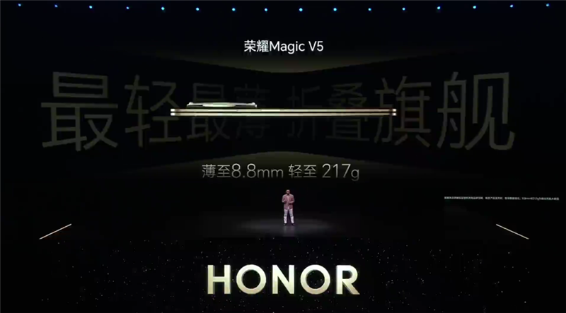 小折叠中的影像巅峰！荣耀Magic V Flip2评测：行业唯一2亿像素照亮你的颜值