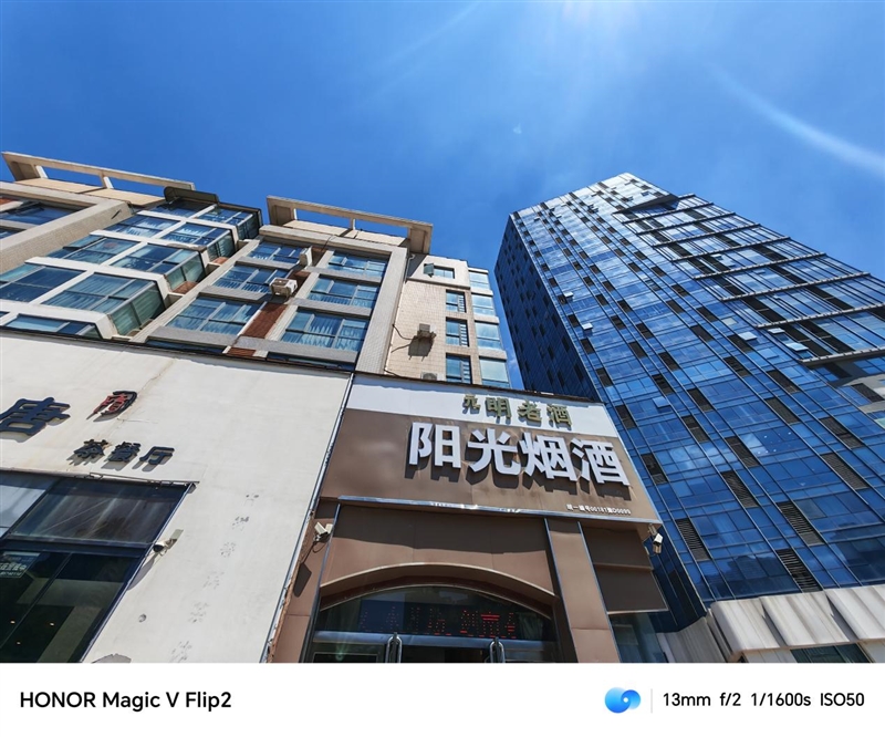 小折叠中的影像巅峰！荣耀Magic V Flip2评测：行业唯一2亿像素照亮你的颜值