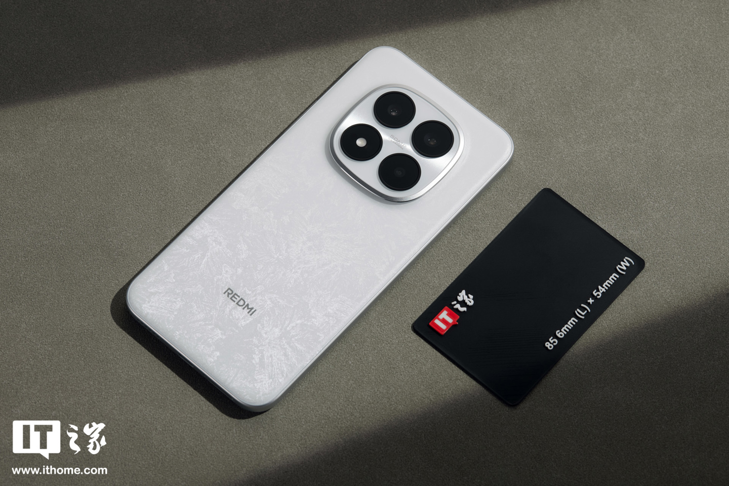 【IT之家开箱】REDMI Note 15 Pro + 手机图赏：对称设计，兼顾耐用与颜值