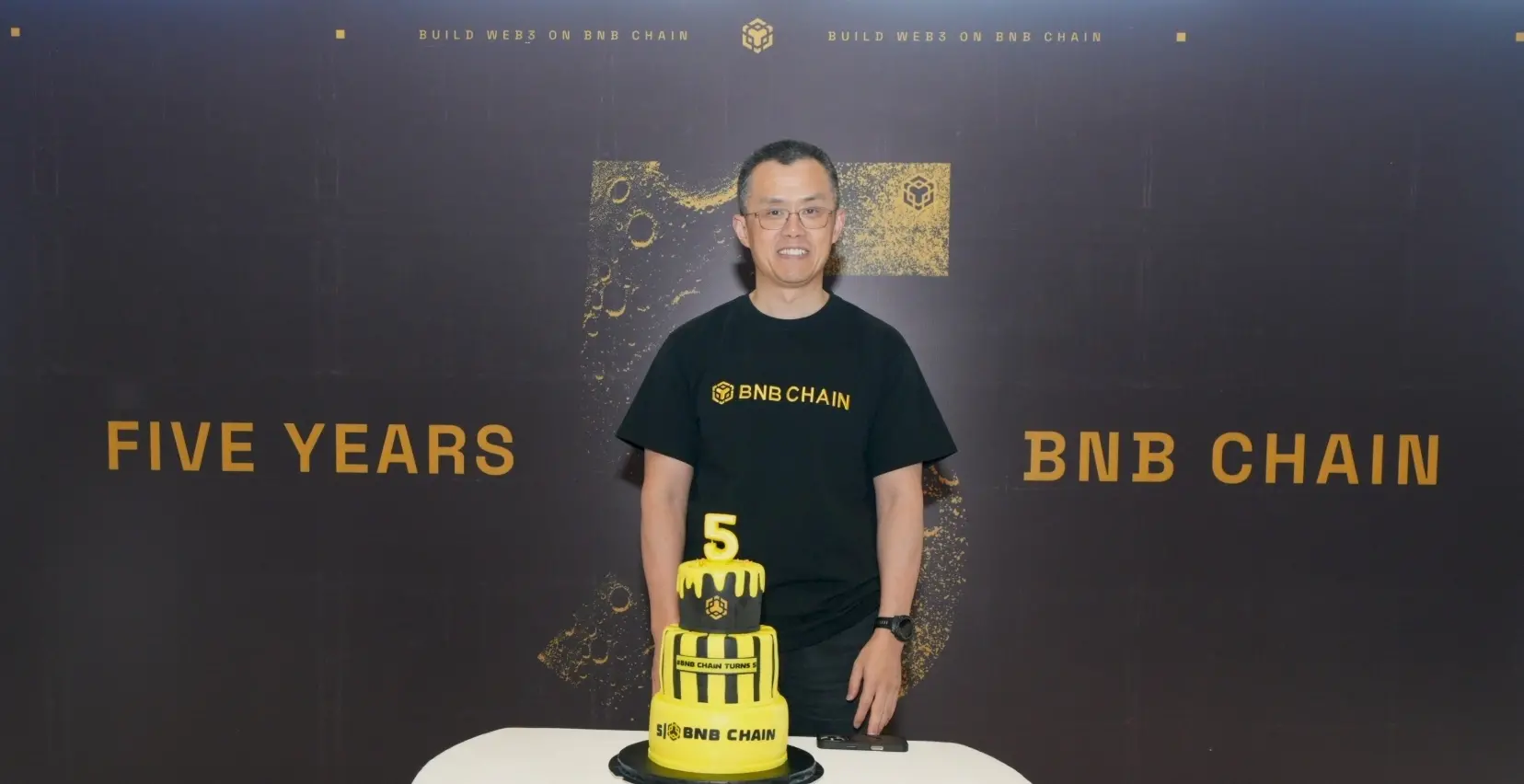 重回香港，赵长鹏现场互动实录：最近旅行很多，喜欢体验空中冲浪，主要关注 RWA、合规与生物科技