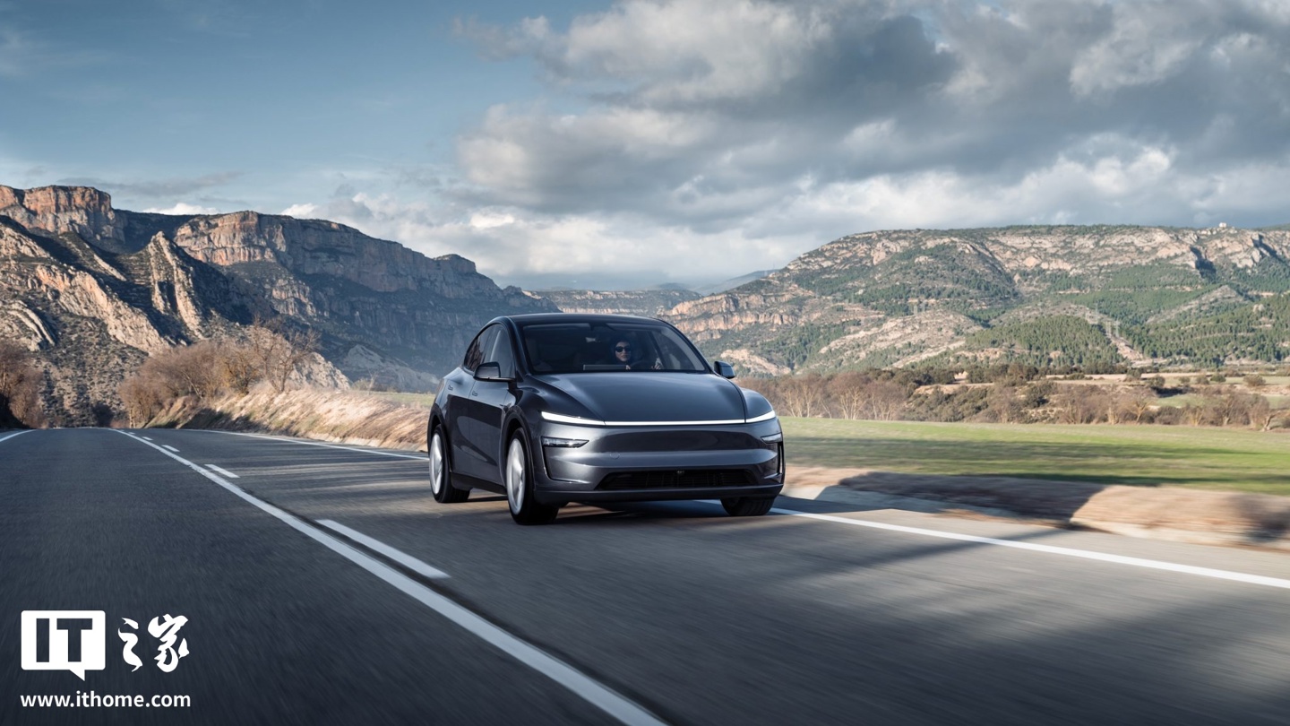 特斯拉推送 2025.32 版本软件更新：可预判碰撞让安全气囊提前充气