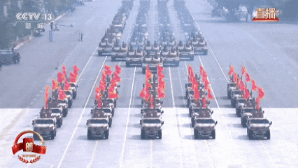 九三阅兵“排头兵”，115 辆东风军车在天安门广场成功受阅