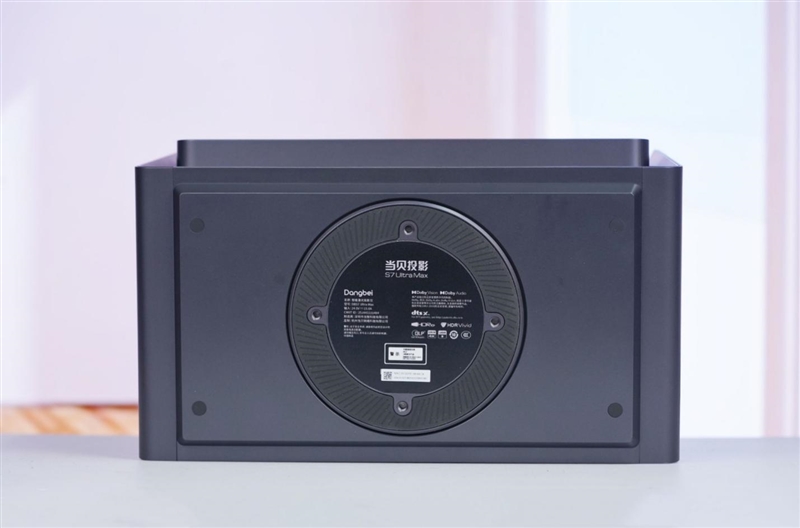 当贝 S7 Ultra Max评测：纯三色激光配合全链路液冷 软硬件结合打造最顶级投影画面