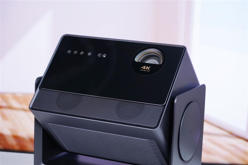 当贝 S7 Ultra Max评测：纯三色激光配合全链路液冷 软硬件结合打造最顶级投影画面