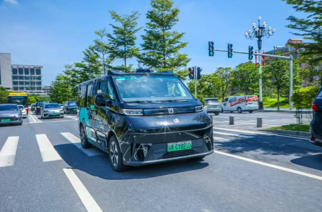 24 小时无人商业运营，文远知行全新量产 Robotaxi GXR 接入广州黄埔