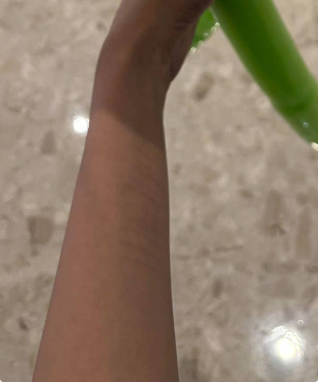 金子涵剪寸头后晒私照分享生活 手腕上多条伤疤
