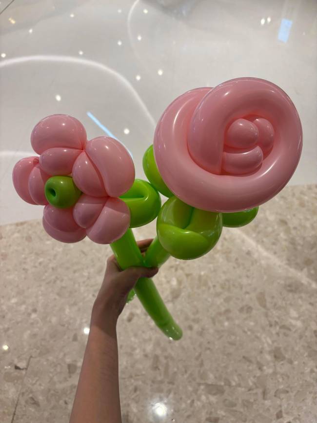 金子涵剪寸头后晒私照分享生活 手腕上多条伤疤