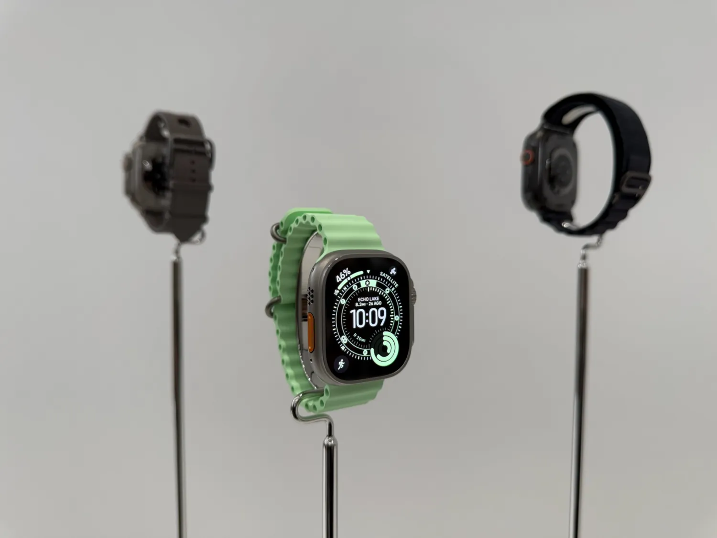 苹果 Apple Watch Ultra 3 智能手表和 AirPods Pro 3 无线耳机上手