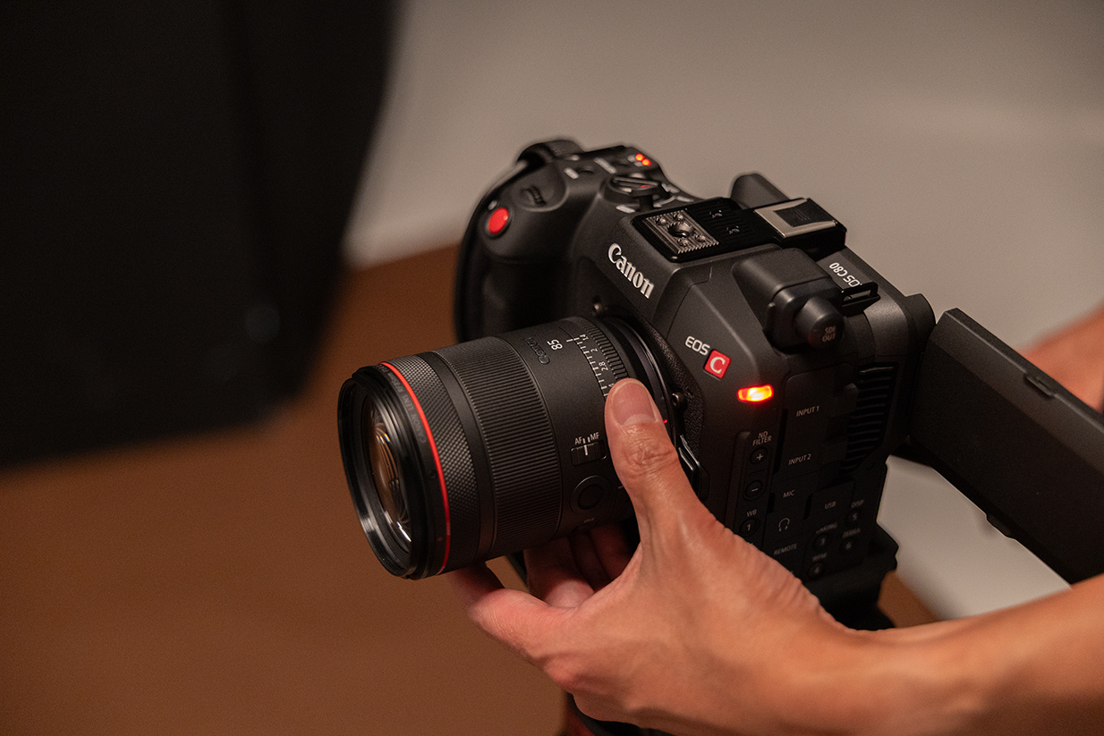佳能 EOS C50 电影机、RF85mm F1.4 L VCM 镜头国行发布，后者 11099 元