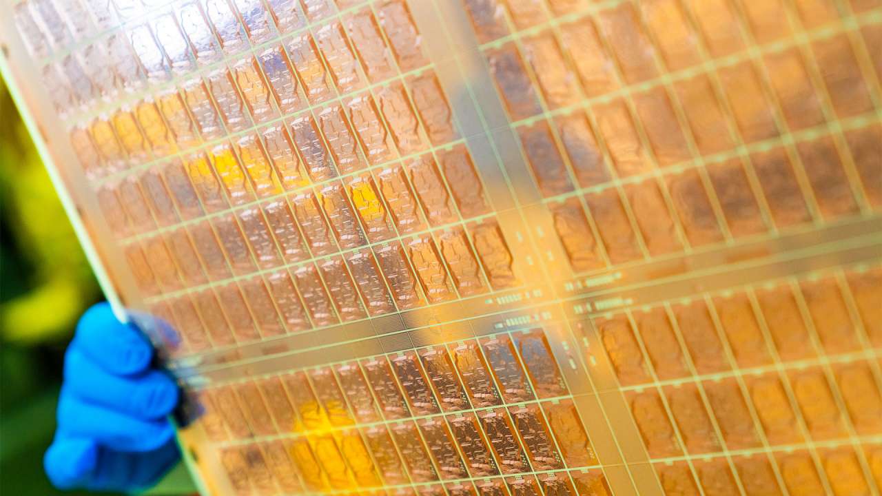 英特尔：半导体玻璃基板开发计划相较 2023 年版路线图没有变化