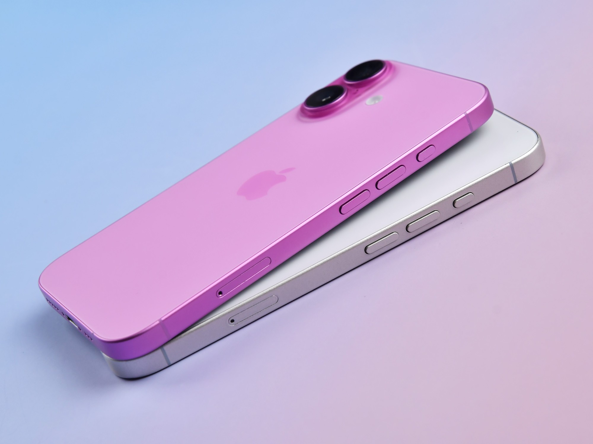 苹果发布会前，我们意外拿到了「iPhone 17」