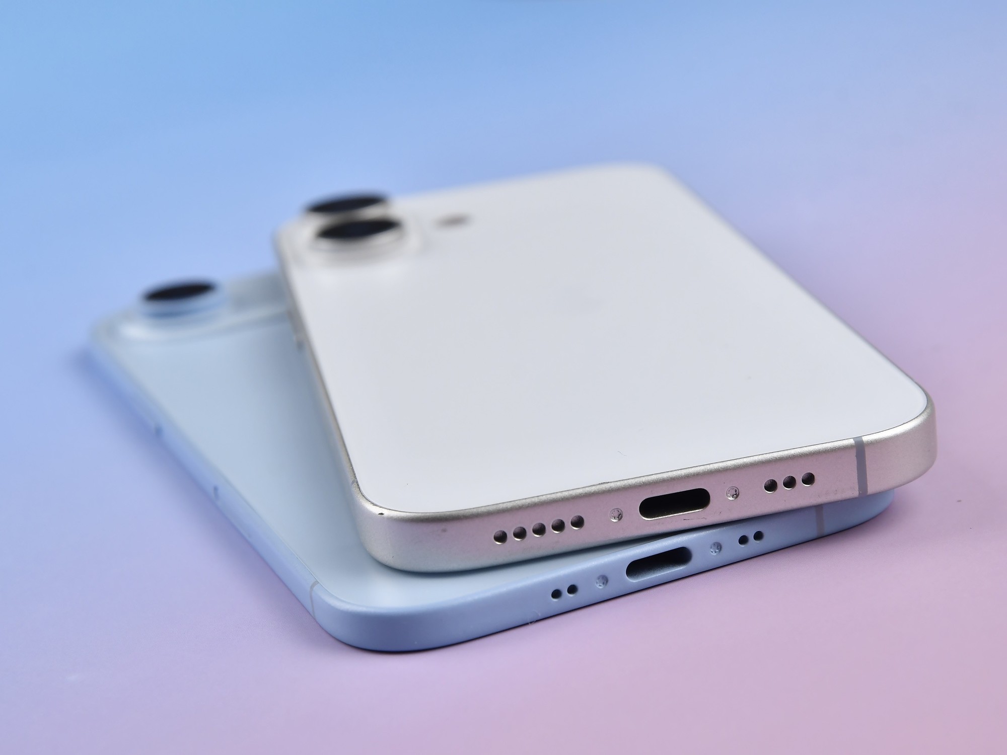 苹果发布会前，我们意外拿到了「iPhone 17」