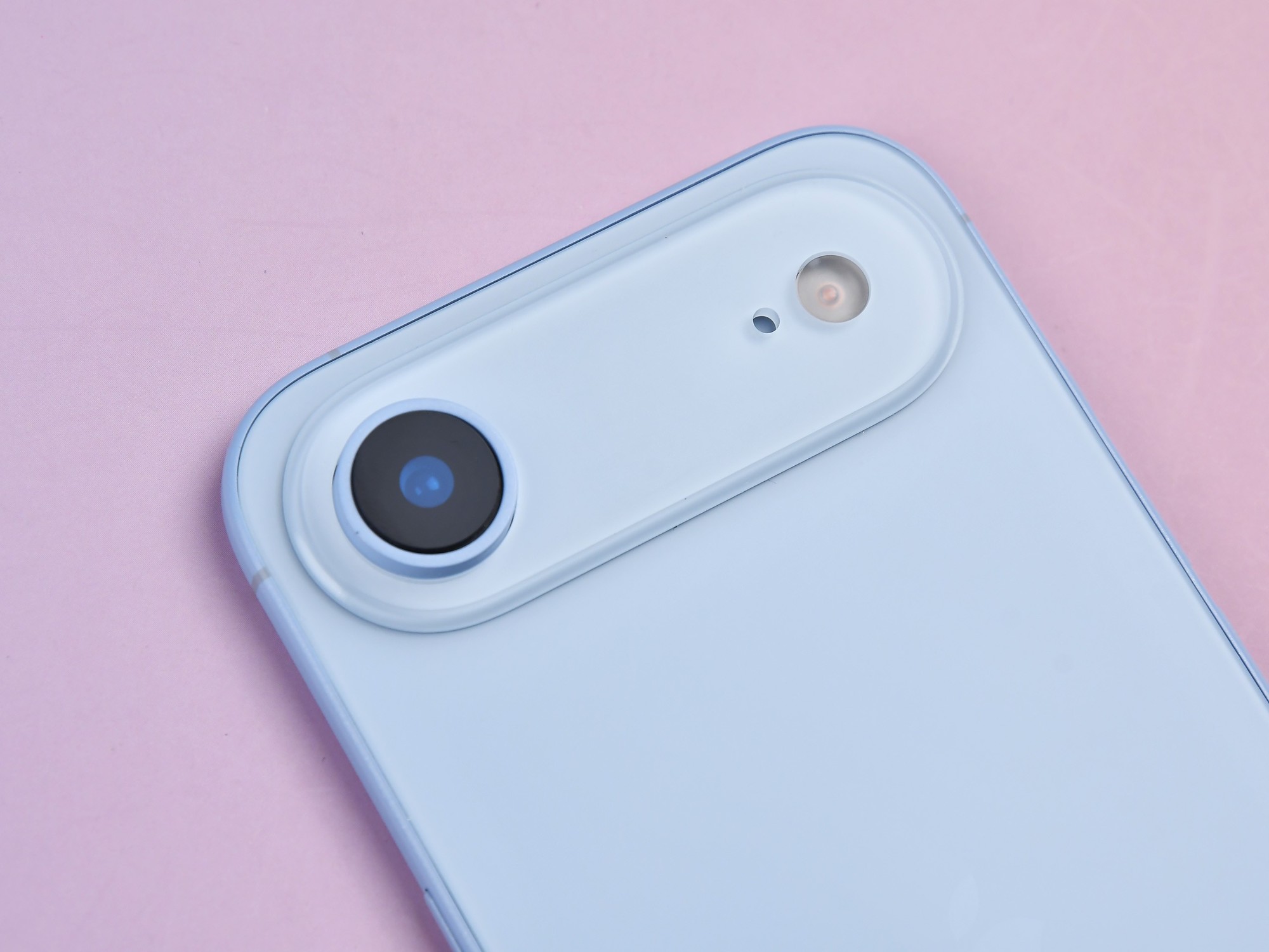 苹果发布会前，我们意外拿到了「iPhone 17」