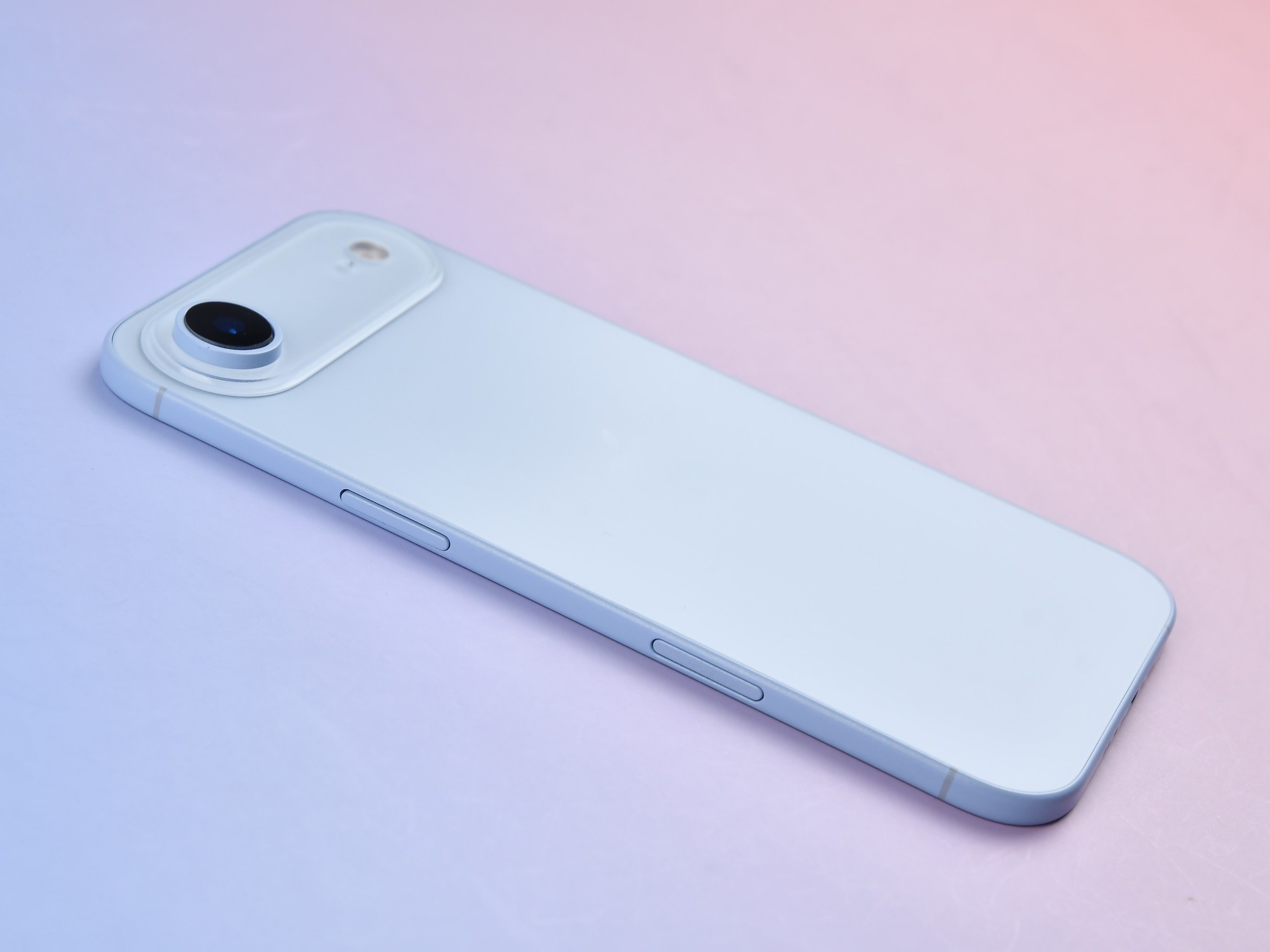 苹果发布会前，我们意外拿到了「iPhone 17」