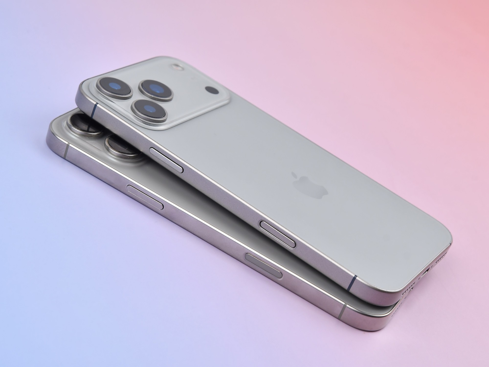 苹果发布会前，我们意外拿到了「iPhone 17」