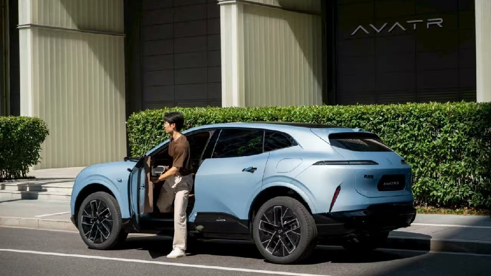 常用常新：阿维塔 07 2026 款新增配置，老车主可付费升级太行底盘运动悬架、小蓝灯、4D 毫米波雷达等